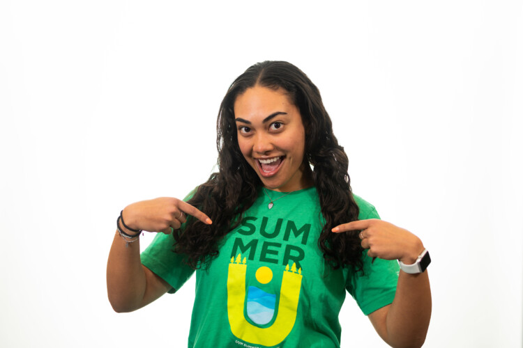 Summer U undergrad student Raven with Summer U tshirt