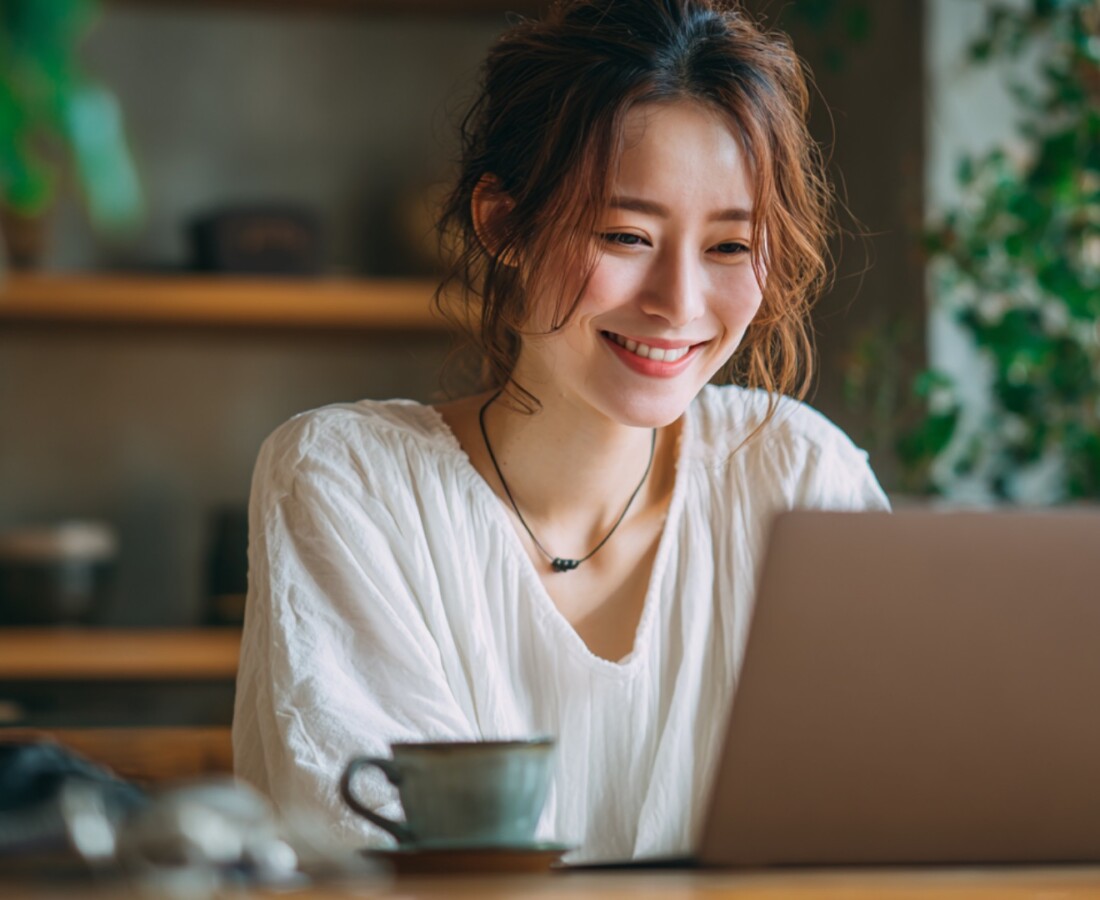 Adult learner attends live online summer class through UVM